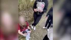 Terifiant // 12 fete au torturat ore întregi o copilă de 13 ani și au filmat oroarea